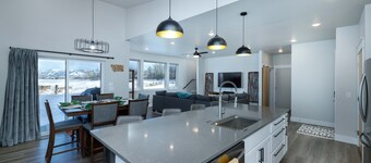 Close to Downtown Bozeman & Big Sky w/ Easy Trail Access - Sunrise Retreat