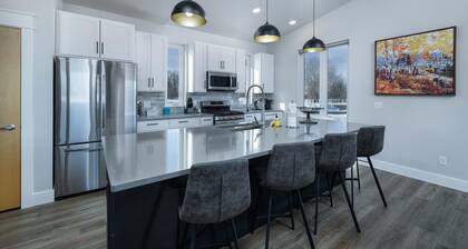 Close to Downtown Bozeman & Big Sky w/ Easy Trail Access - Sunrise Retreat