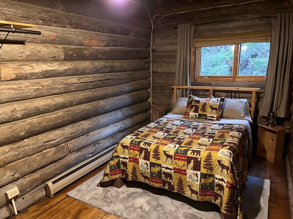 3 makuuhuonetta, työpöytä, silitysrauta/-lauta, ilmainen Wi-Fi