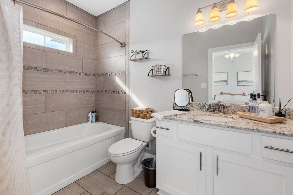 Shower, jetted tub, hair dryer, towels