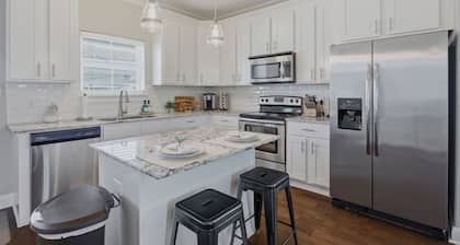 Home 4 U at Olive Bayou! Downtown Lake Charles