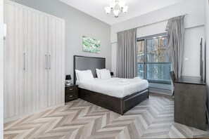 4 bedrooms, desk, iron/ironing board, WiFi