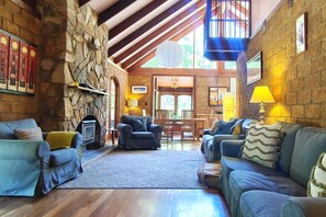 TV, fireplace, stereo - Kookaburra Retreat | Dog Friendly | Forest Views (Redgate)