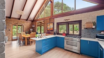 Coffee/tea maker, fridge, microwave, oven