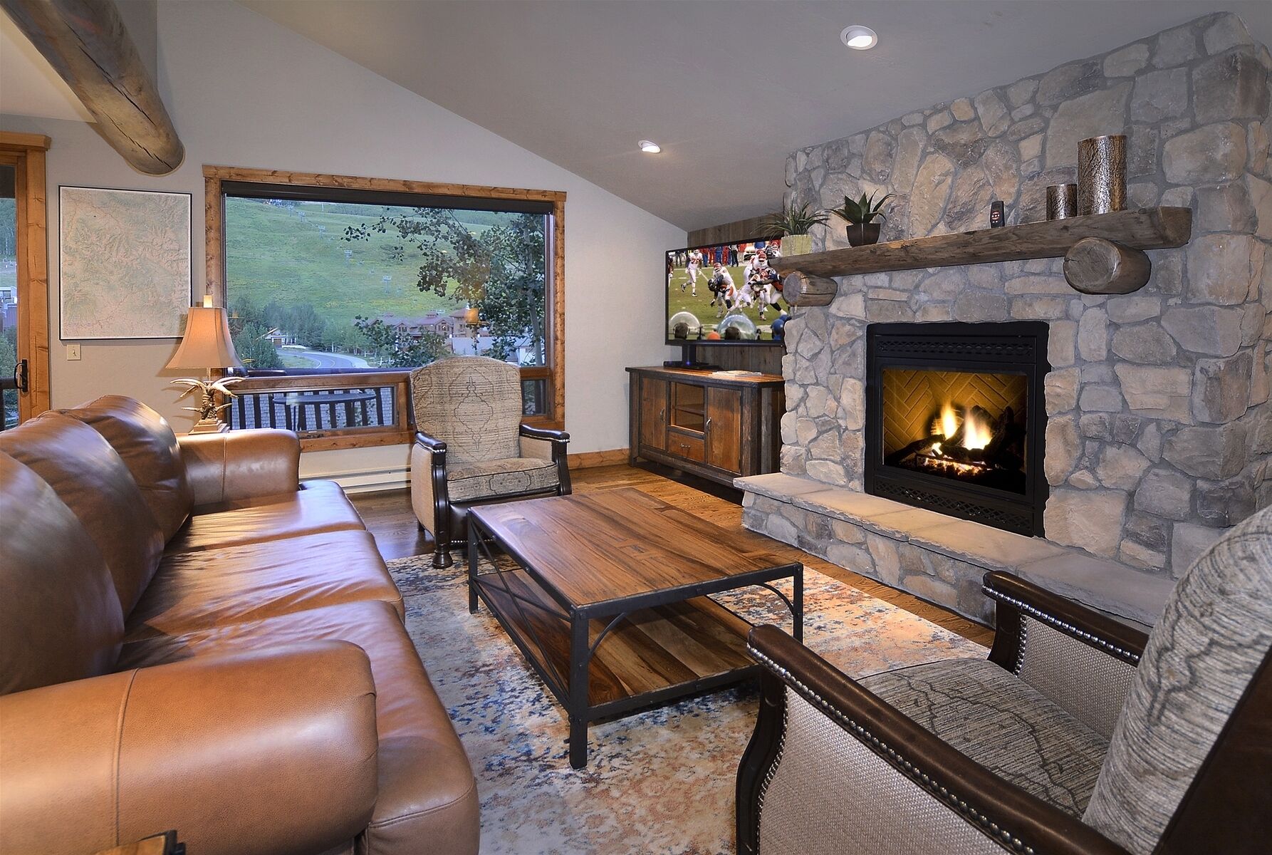 Télévision, cheminée