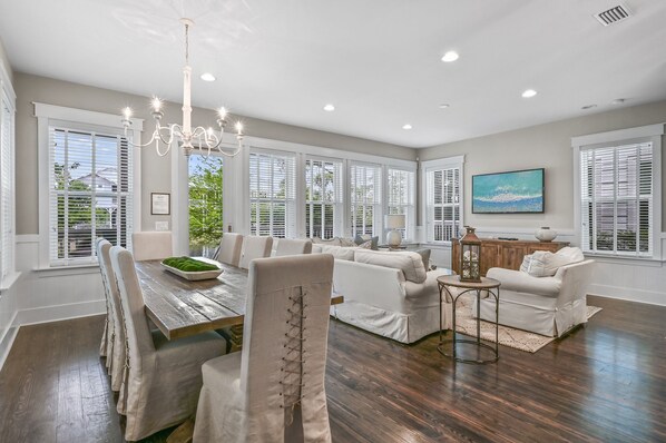 Interior - Beach Bliss 30A Naturewalk-3 KINGS, 2 pools, Pond Views! Pickleball, 6 free bikes, low fees! (Santa Rosa Beach)