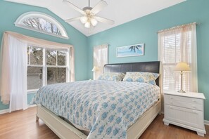 3 室のベッドルーム、デスク、WiFi (無料)