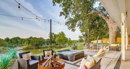 Hot Tub, Fire Pits, Kayaks, Mini Golf w/ Premiere Waterfront View and Amenities