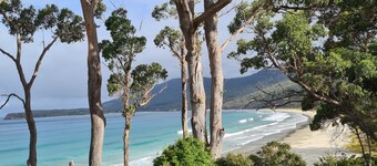 Hidden gem on the waters edge - 15 minutes from Hobart airport.