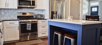 Beautiful & clean 2 Bed/2 bath home in downtown Meridian!