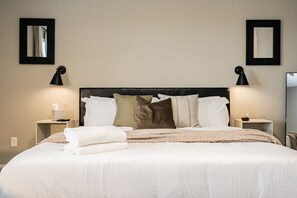 3 camere, una scrivania, ferro/asse da stiro, Wi-Fi gratuito