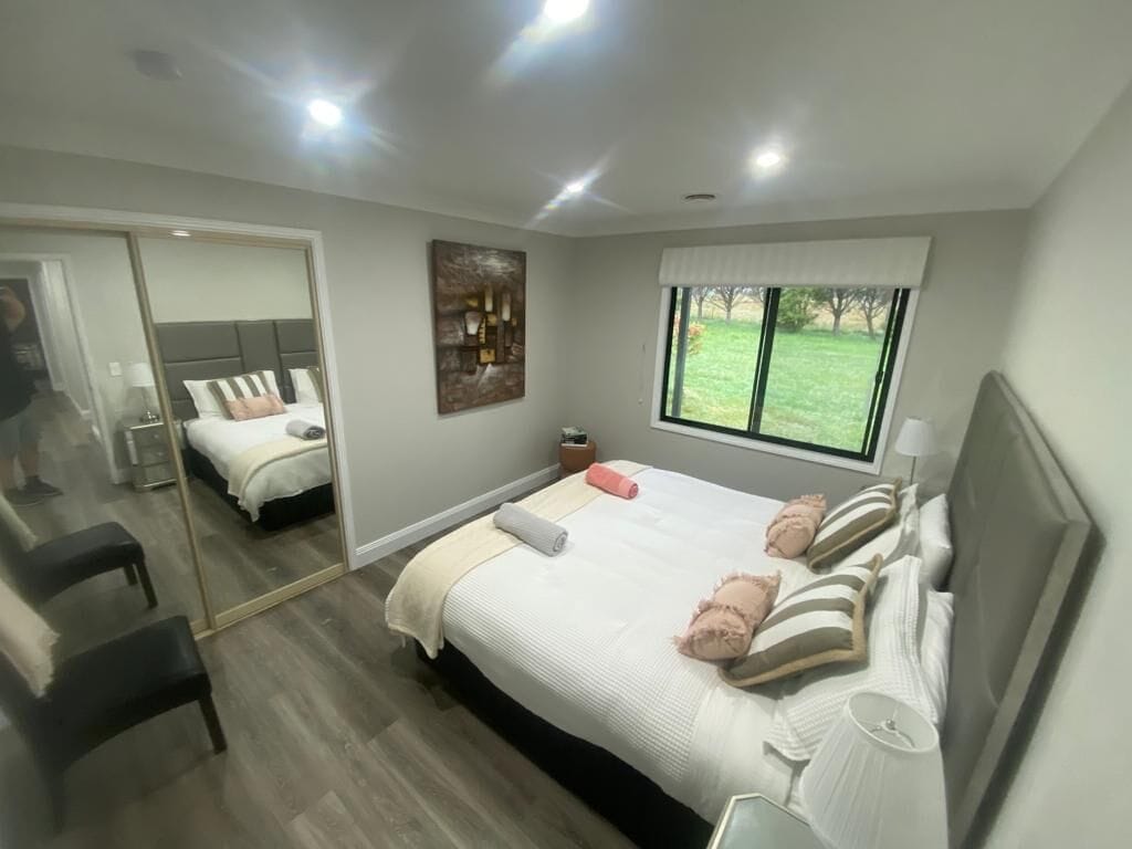 4 bedrooms, in-room safe, desk, blackout curtains