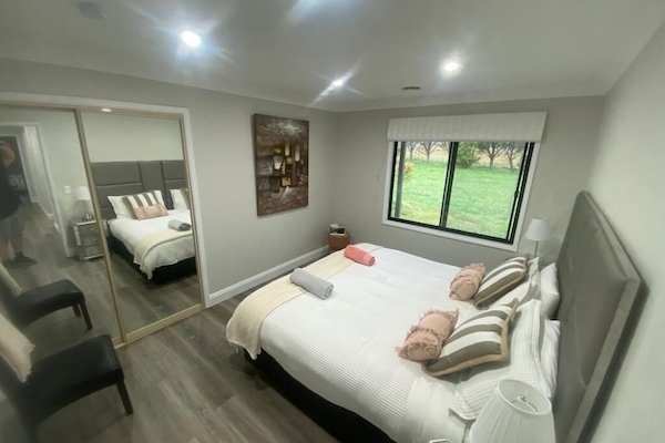 4 chambres, coffres-forts dans les chambres, bureau, rideaux occultants