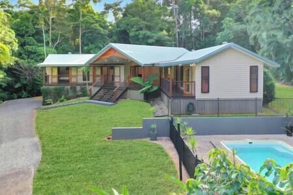 Exterior - ‘The Canopy’ The magic of the rainforest (Bingil Bay)