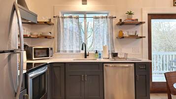 Micro-ondes, four, plaque de cuisson, lave-vaisselle