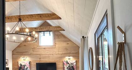 Modern Luxury meets Downtown Experience Centrally-Located in Bryson City