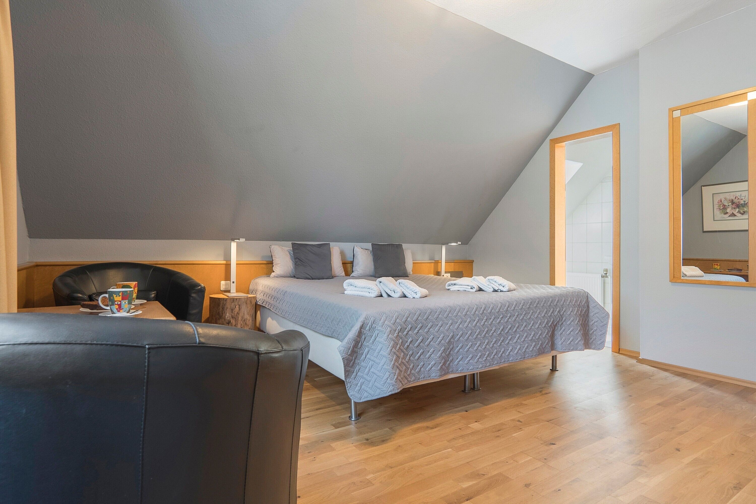 4 bedrooms, iron/ironing board, free WiFi, bed sheets