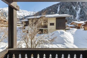 Mountain View - Hameau Des Grands Montets Apt.127 Apartment w/ Balcony & Garage, Sleeps 4, Argentière (Chamonix), France (Argentière (Chamonix))