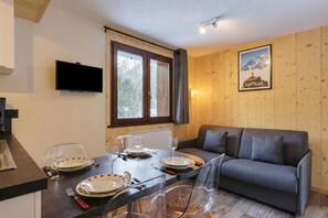 Living and dining room - Hameau Des Grands Montets Apt.127 Apartment w/ Balcony & Garage, Sleeps 4, Argentière (Chamonix), France (Argentière (Chamonix))