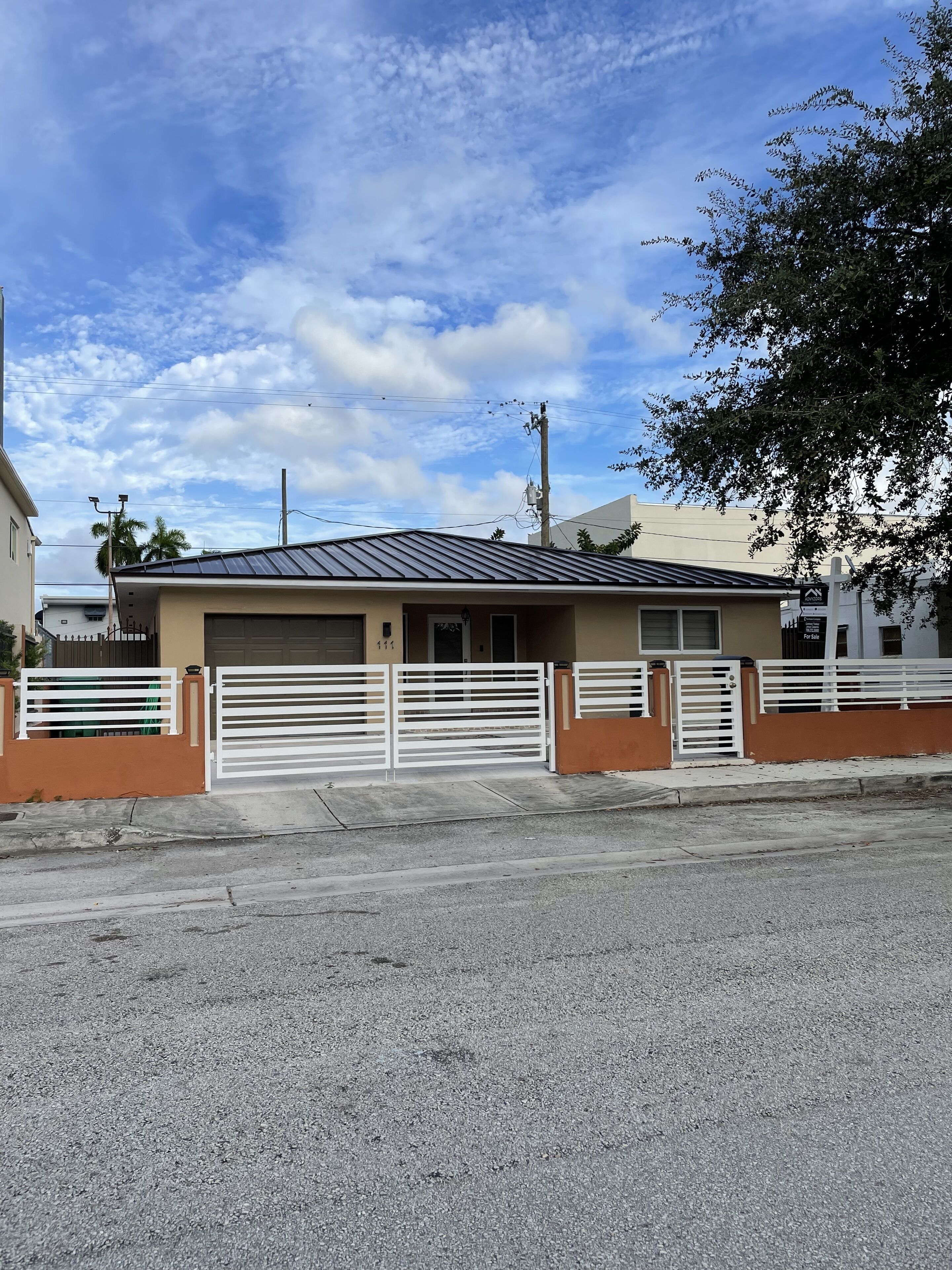 Modern apartment in Miami. Family/pet friendly.