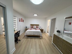 1 bedroom, desk, iron/ironing board, travel crib - • Modern Miami Apartment / Family-Friendly (Miami)