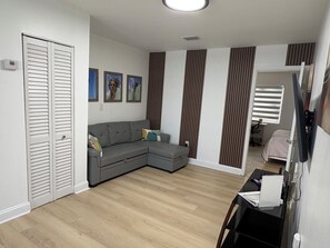 Smart TV - • Modern Miami Apartment / Family-Friendly (Miami)