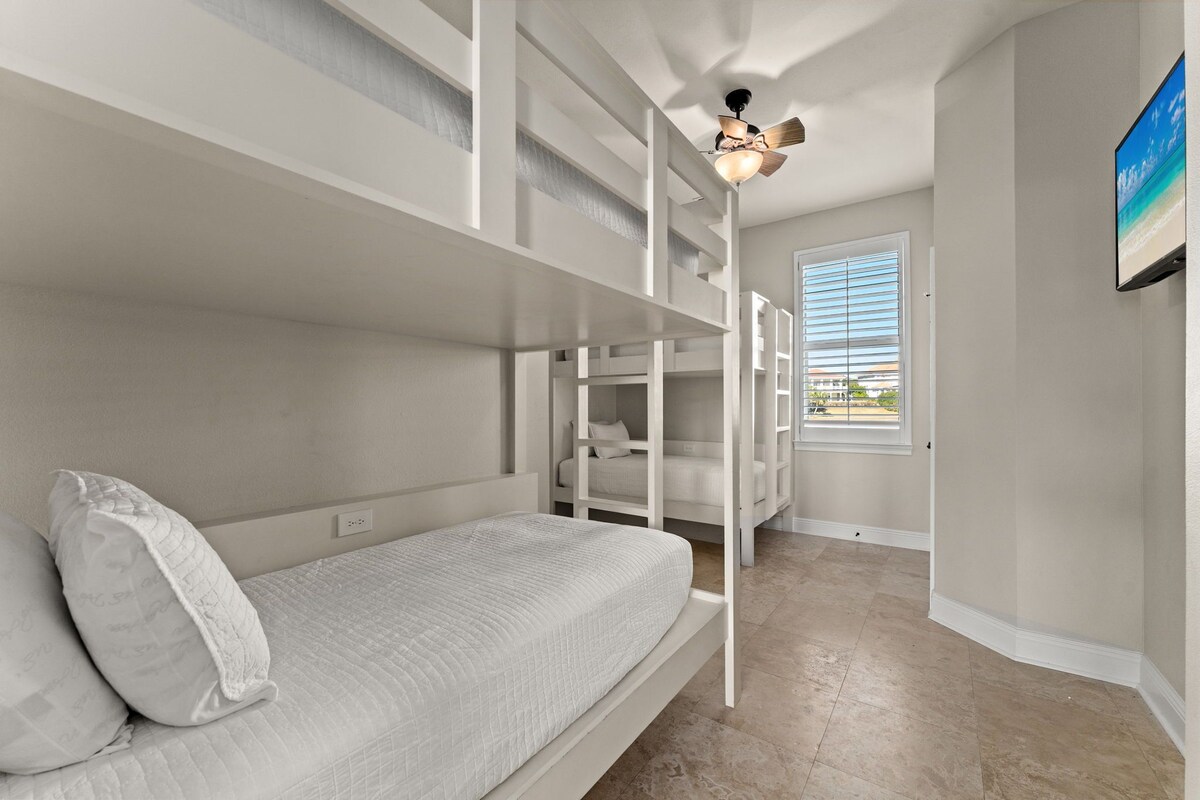 Photo 21 of Belleza Del Mar with Ocean Views, Game Room, and Lakefront Pool