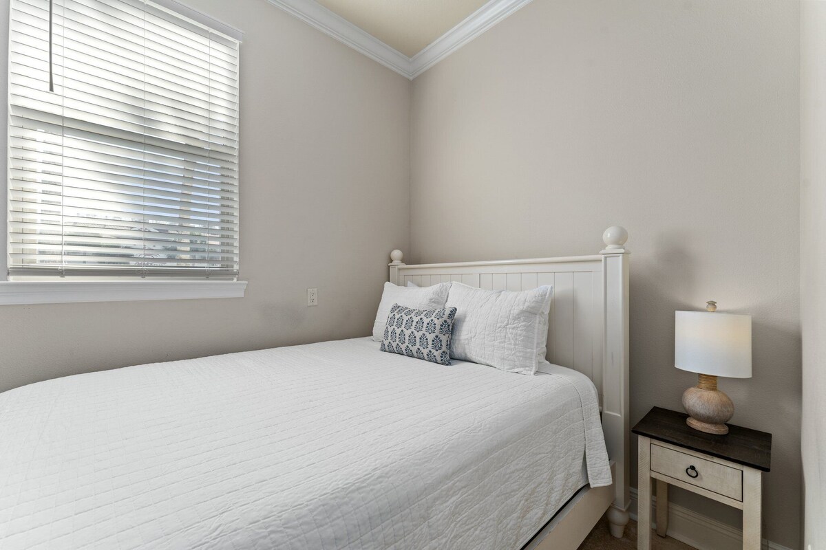 Photo 20 of Belleza Del Mar with Ocean Views, Game Room, and Lakefront Pool