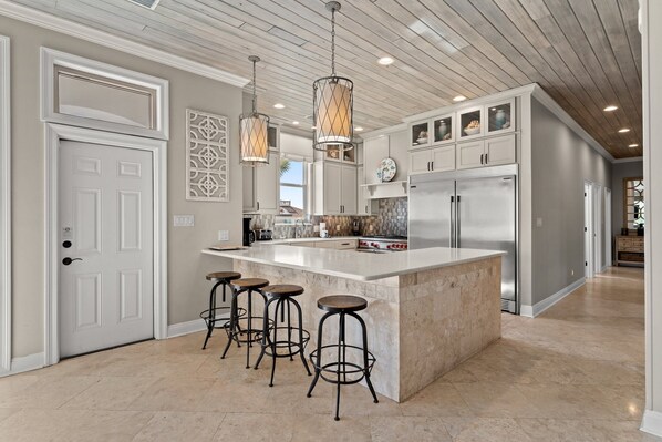 Fridge, microwave, oven, stovetop - Belleza Del Mar with Ocean Views, Game Room, and Lakefront Pool (Destin)