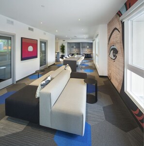 Interior - Royal Room, Bathroom + Balcony in the Heart of Los Angeles (Los Angeles)