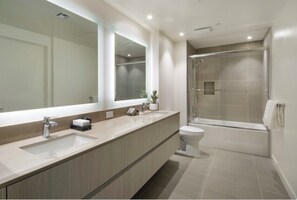 Shower, towels, soap - Royal Room, Bathroom + Balcony in the Heart of Los Angeles (Los Angeles)
