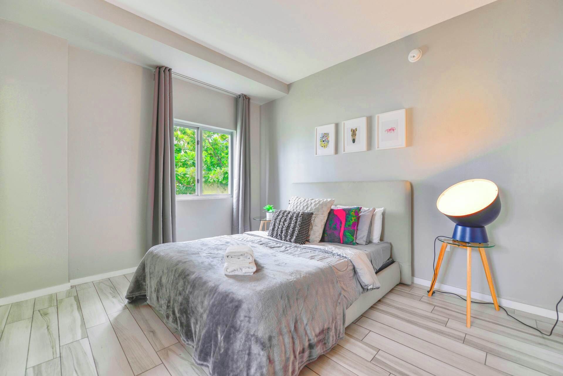 2 habitaciones, tabla de planchar con plancha y internet gratis 