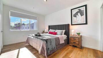 3 Schlafzimmer, Schreibtisch, Bügeleisen/Bügelbrett, WLAN