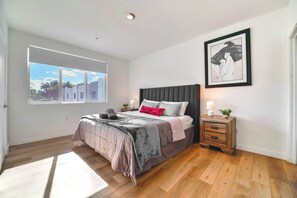 3 Schlafzimmer, Schreibtisch, Bügeleisen/Bügelbrett, WLAN
