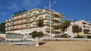 Unclassified image, 2 of 12, button - Le Lavandou, Cabin studio to rent for 4 people, sea view, direct access to the beach (LE LAVANDOU)
