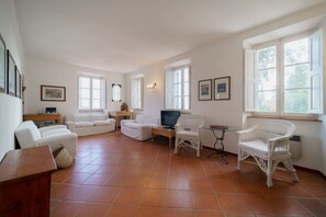 TV - Villa Capo d'Arco with sea view, in an exclusive location inside the Residence with use of pools and (Rio Marina)