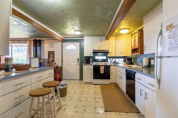 Microwave, oven, stovetop, dishwasher