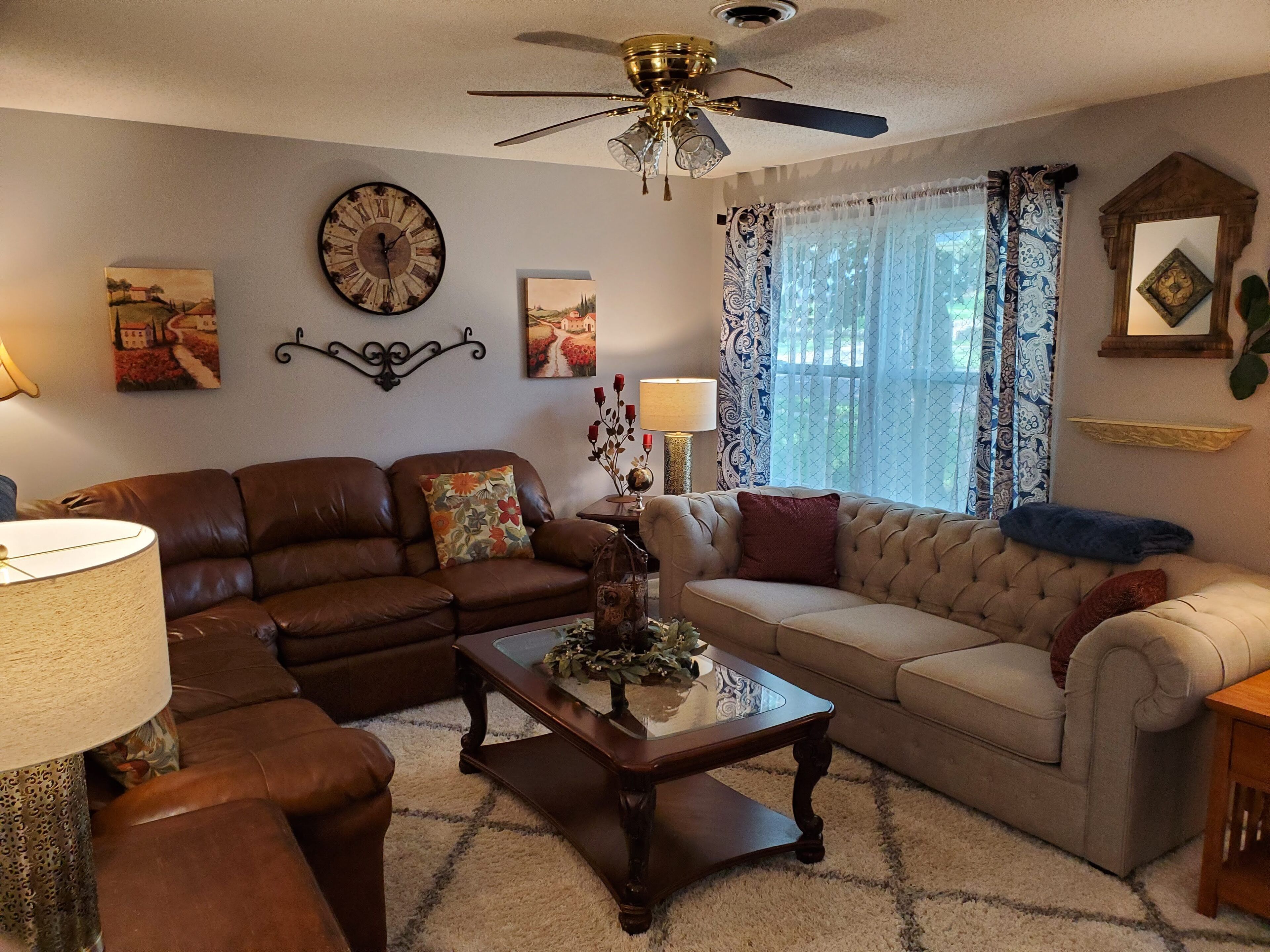 Smart TV, fireplace, DVD player, books