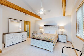 5 bedrooms, iron/ironing board, WiFi, bed sheets