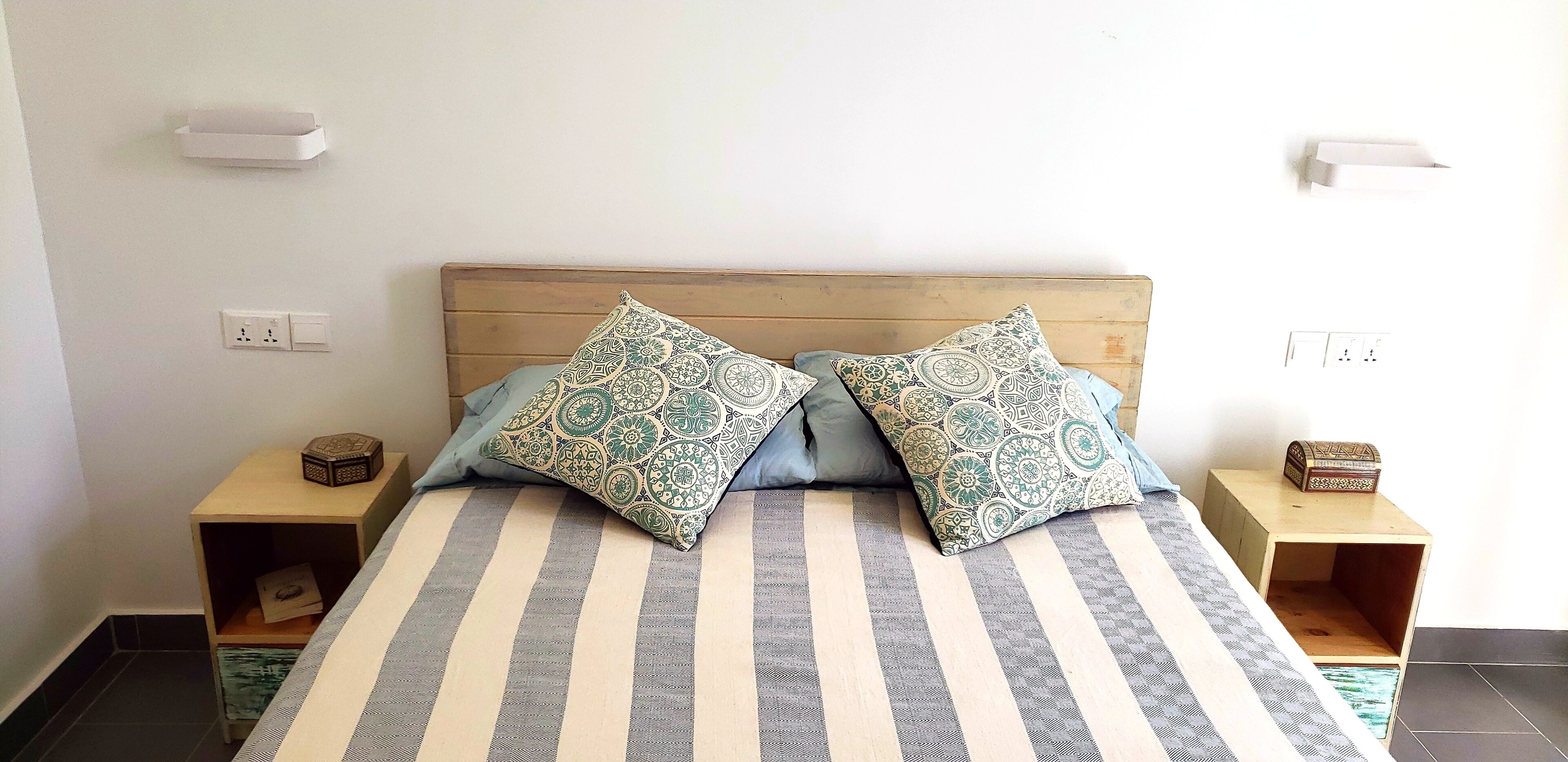 3 chambres, coffres-forts dans les chambres, bureau