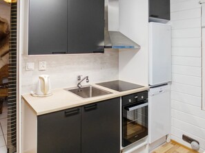 Fridge, microwave, dishwasher, cookware/dishes/utensils