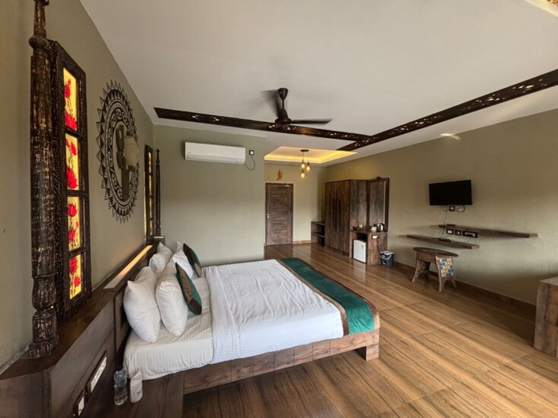 Select Comfort beds, rollaway beds, free WiFi, bed sheets