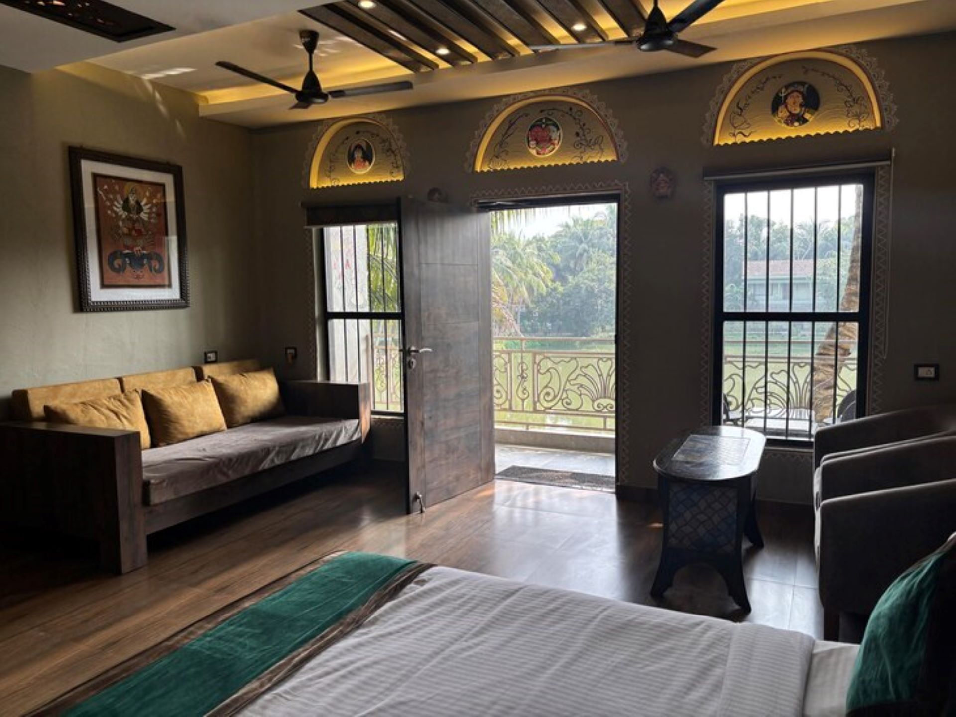 Select Comfort beds, rollaway beds, free WiFi, bed sheets