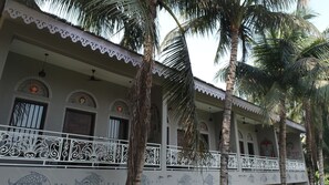 Café da manhã com pratos da culinária local grátis todos os dias