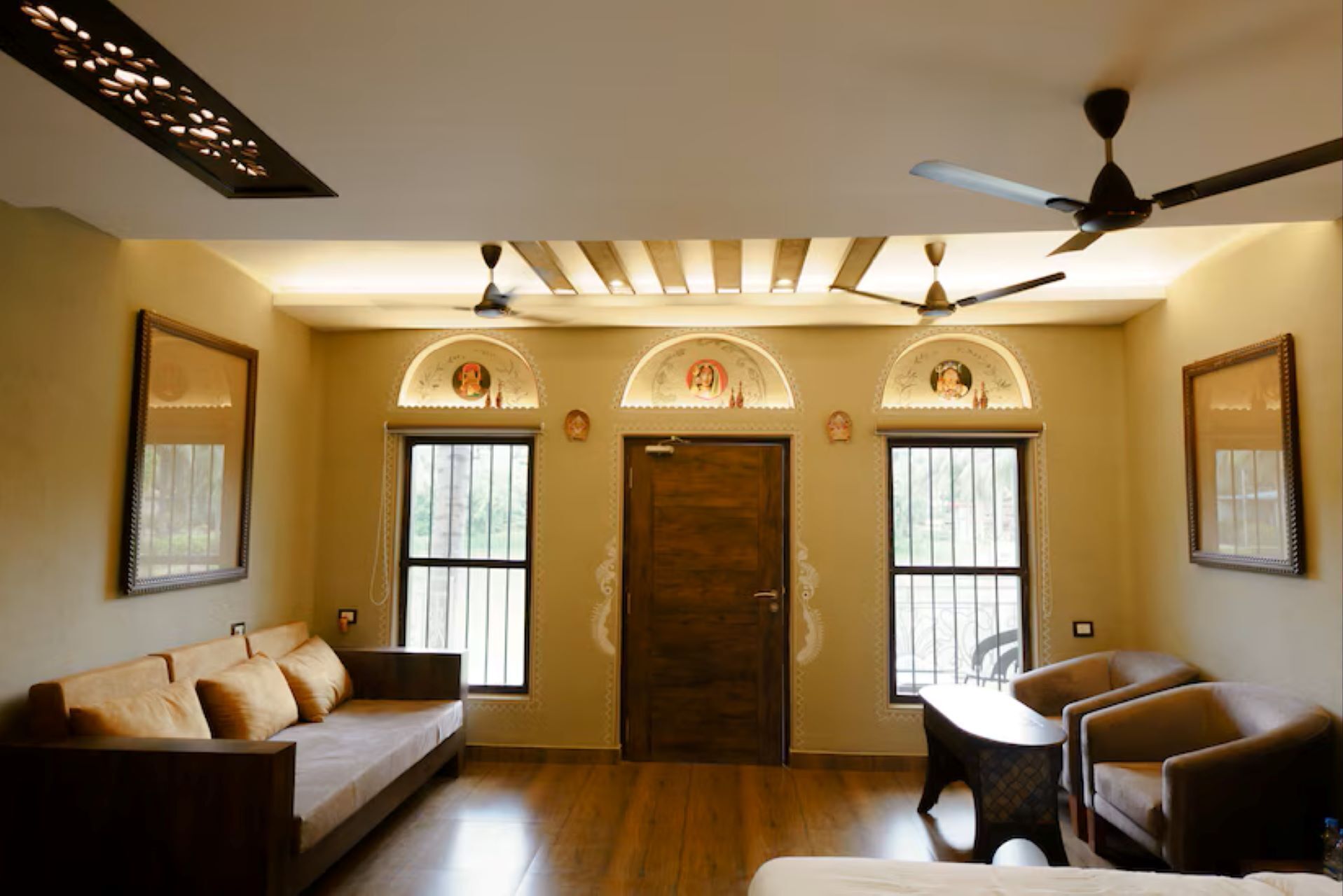 Select Comfort beds, rollaway beds, free WiFi, bed sheets