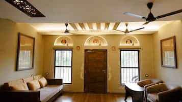 Select Comfort beds, rollaway beds, free WiFi, bed sheets