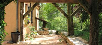 Spacious villa with heated pool and garden