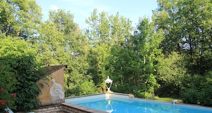 Spacious villa with heated pool and garden