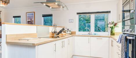 Réfrigérateur, four, plaque de cuisson, lave-vaisselle