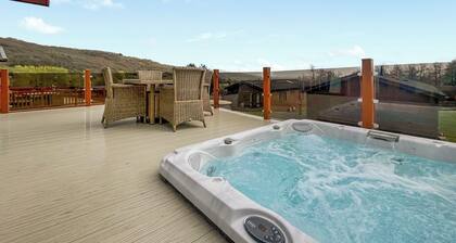 Cheddar Lodge Premier